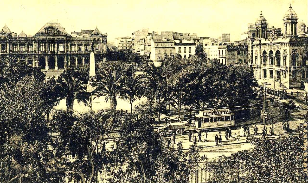 PA c- 028- Place d'Armes- trams et autobus.JPG